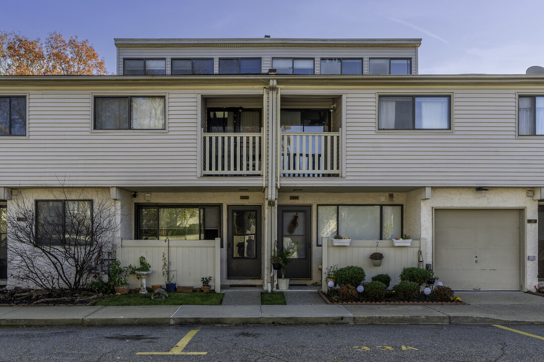 Surfside Village Condo in Staten Island, NY - Foto de edificio