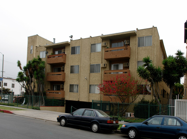 4101 Oakwood Ave in Los Angeles, CA - Building Photo - Building Photo