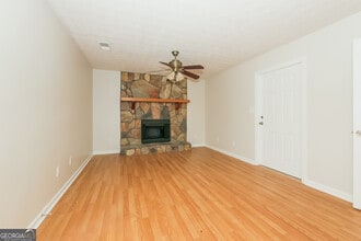 4595 Westminster Dr in Ellenwood, GA - Building Photo - Building Photo