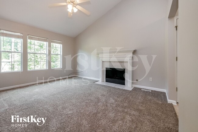 240 Greensprings Dr in Palmetto, GA - Foto de edificio - Building Photo