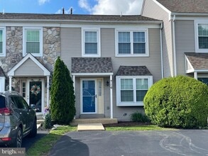 716 Heather Ln in Aston, PA - Building Photo - Building Photo