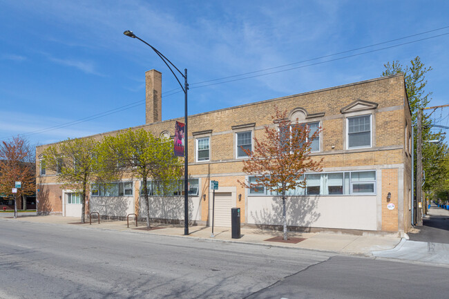 6125 N Clark St in Chicago, IL - Foto de edificio - Building Photo