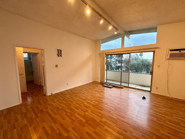 10676 Missouri Ave in Los Angeles, CA - Building Photo - Building Photo