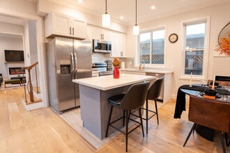 661 Hampshire Ave in Redwood City, CA - Building Photo - Building Photo