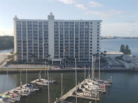 100 Pierce St in Clearwater, FL - Building Photo