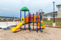 Tallgrass Townhomes in De Witt, IA - Foto de edificio - Building Photo