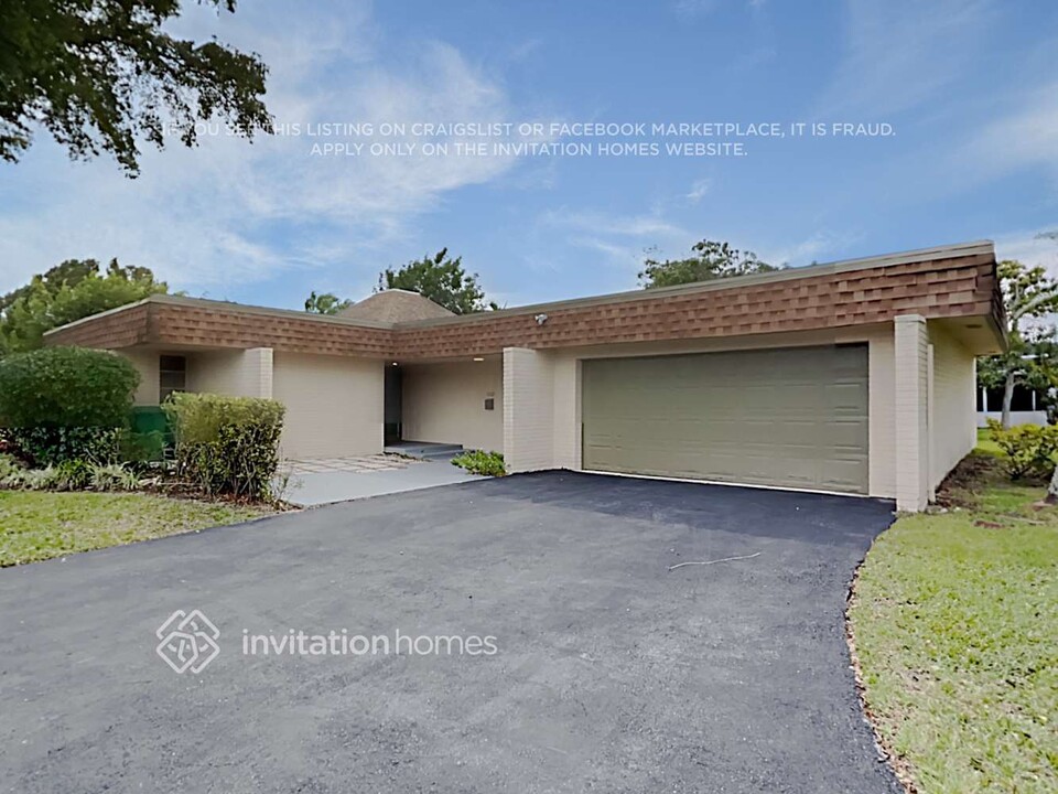 5722 S Bayberry Ln in Tamarac, FL - Building Photo