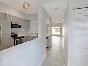 180 SW 96th Ter in Plantation, FL - Foto de edificio - Building Photo