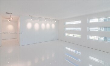 1040 Biscayne Blvd in Miami, FL - Building Photo - Building Photo