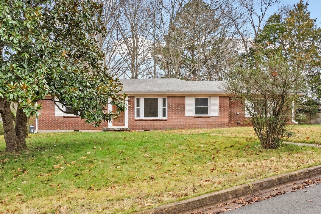 1052 Forrest Dr in Clarksville, TN - Building Photo