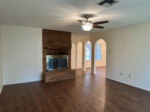 328 E Johnson St in Hewitt, TX - Building Photo - Building Photo