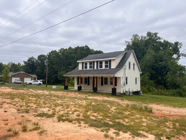 13037 LP Bailey Hwy in Nathalie, VA - Building Photo - Building Photo