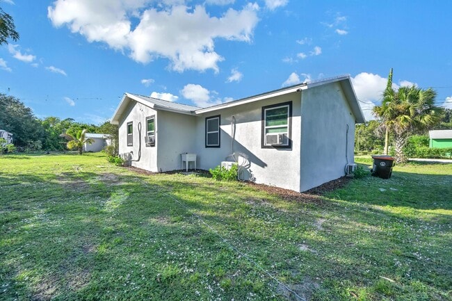 6385 86th Ln in Vero Beach, FL - Building Photo - Building Photo