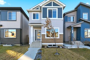 3527 6 Ave SW in Edmonton, AB - Building Photo