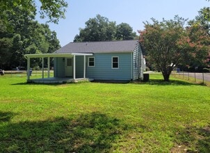 21612 Hudson St in South Chesterfield, VA - Foto de edificio - Building Photo