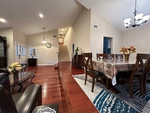 11 Deerwood E in Irvine, CA - Foto de edificio - Building Photo