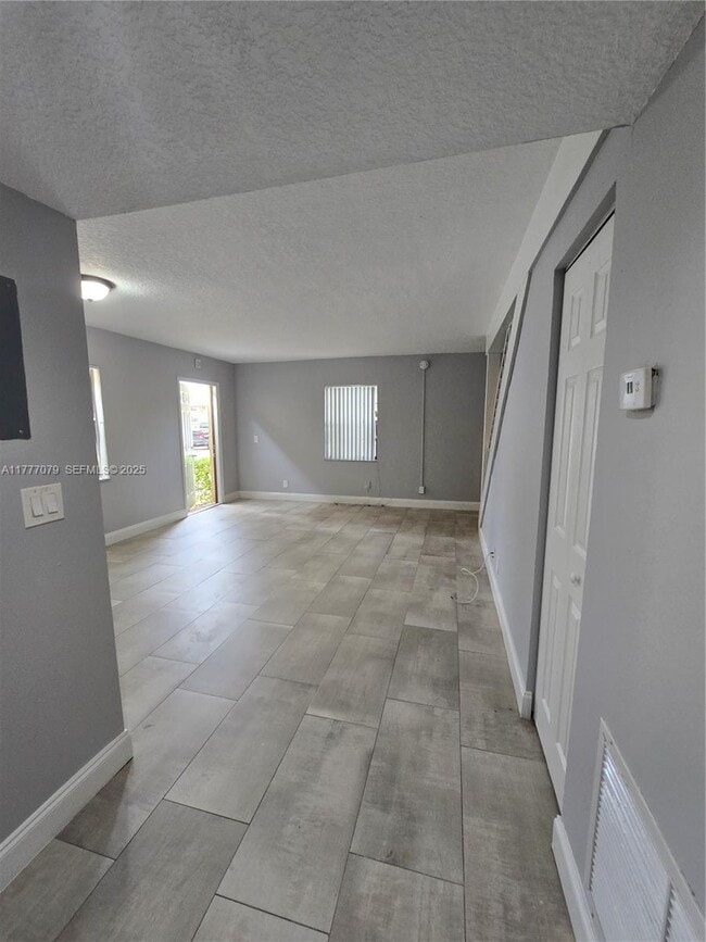 11262 Royal Palm Blvd in Coral Springs, FL - Building Photo - Building Photo