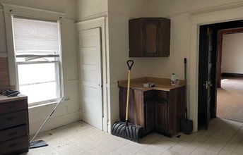 1401 West Adrian G. Hinton Avenue in Peoria, IL - Building Photo - Building Photo