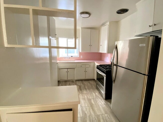 422 S Willaman Dr, Unit 6 in Los Angeles, CA - Building Photo - Building Photo