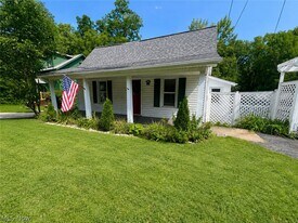 232 Chagrin Blvd in Chagrin Falls, OH - Building Photo