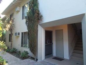 The Murdine Apartments in Sherman Oaks, CA - Foto de edificio - Building Photo
