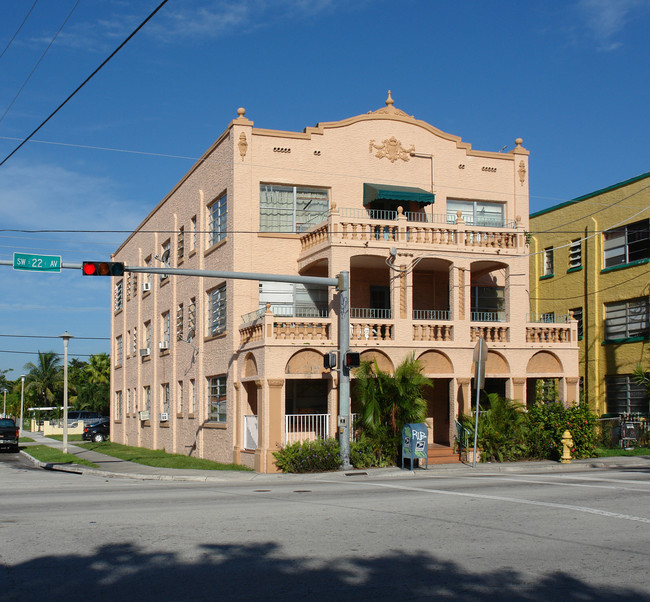 1818 SW 22nd Ave in Miami, FL - Building Photo - Building Photo