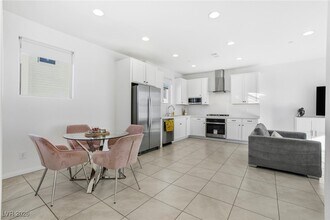 11568 Kindle Corner Ave in Las Vegas, NV - Building Photo - Building Photo