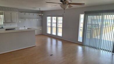 19 N White Heron Dr in La Marque, TX - Building Photo - Building Photo