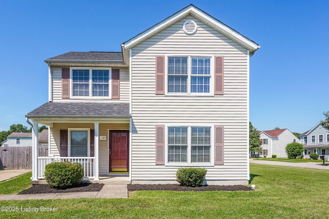 6607 Hunters Creek Blvd in Louisville, KY - Building Photo