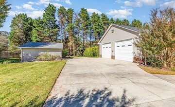 2307 May Dr in Burlington, NC - Building Photo - Building Photo