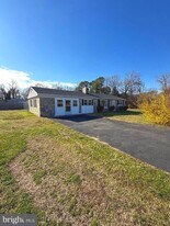 1697 Monroe Bay Cir in Colonial Beach, VA - Building Photo