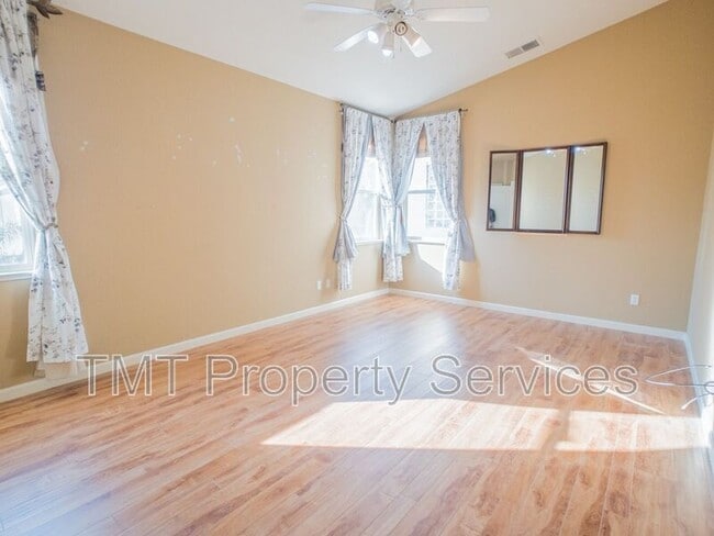 9510 Stone Springs Dr in Elk Grove, CA - Building Photo - Building Photo