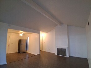 3505-3507 Thistlewood Way in Modesto, CA - Foto de edificio - Building Photo