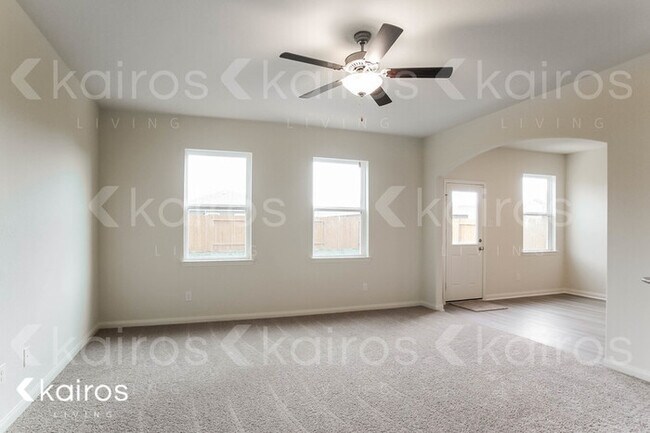 8414 Liberty Sky Rd in Mont Belvieu, TX - Building Photo - Building Photo