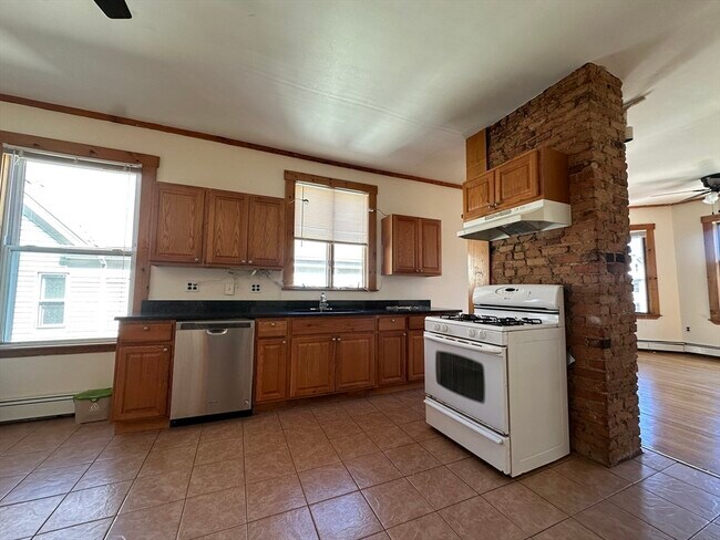 17 Sachem St, Unit 3 in Boston, MA - Foto de edificio - Building Photo