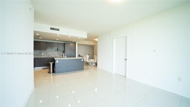 7661 NW 107th Ave, Unit 714 in Doral, FL - Building Photo - Building Photo