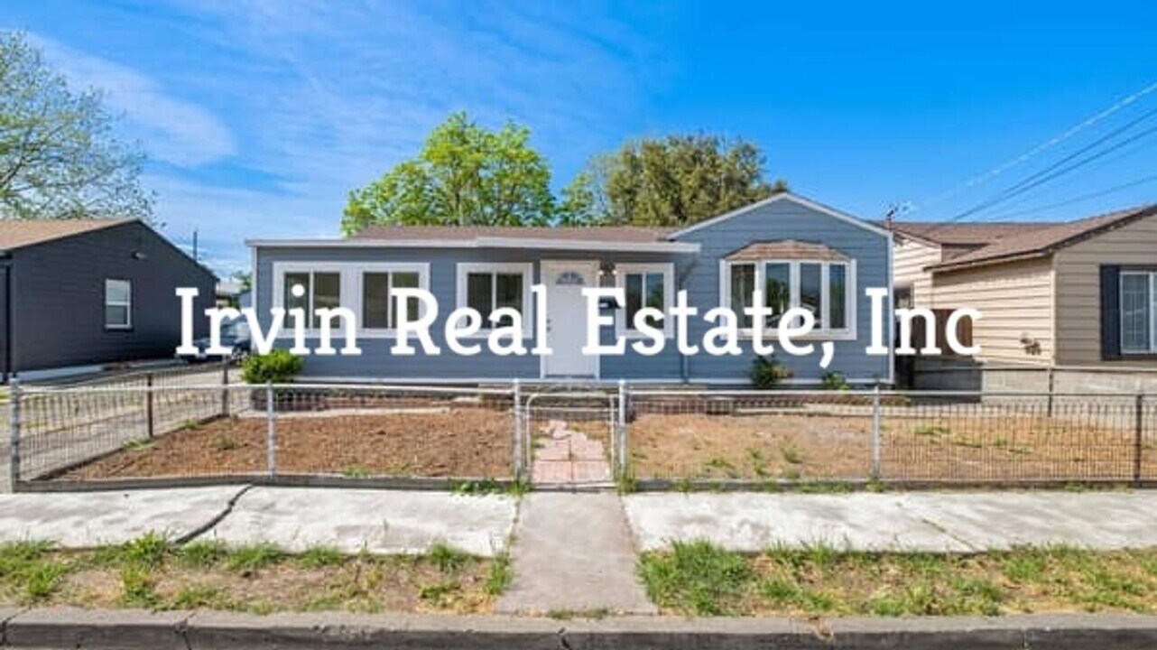 1932 Deodar Ave in Antioch, CA - Building Photo