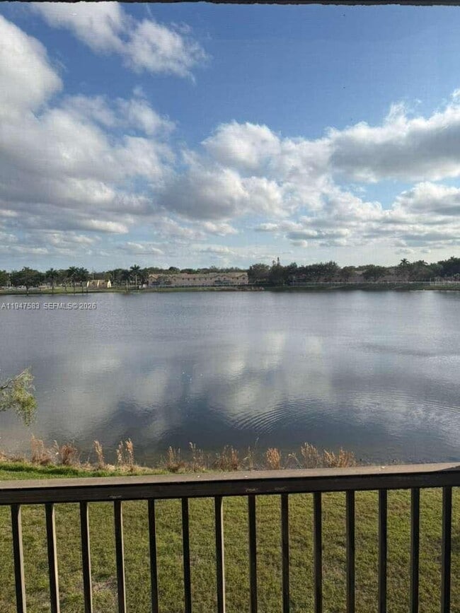 8710 N Sherman Cir in Miramar, FL - Building Photo - Building Photo