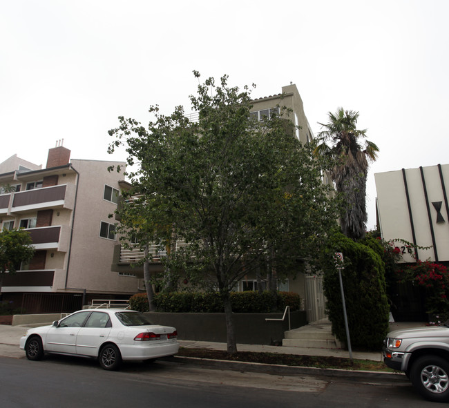 11920 Goshen Ave in Los Angeles, CA - Building Photo - Building Photo