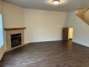 2901 Snyder Ave in Modesto, CA - Building Photo - Building Photo