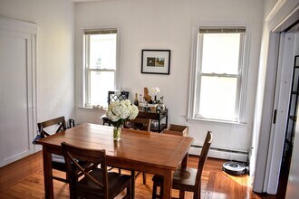 43 Oakview Ter, Unit 2 in Boston, MA - Building Photo - Building Photo