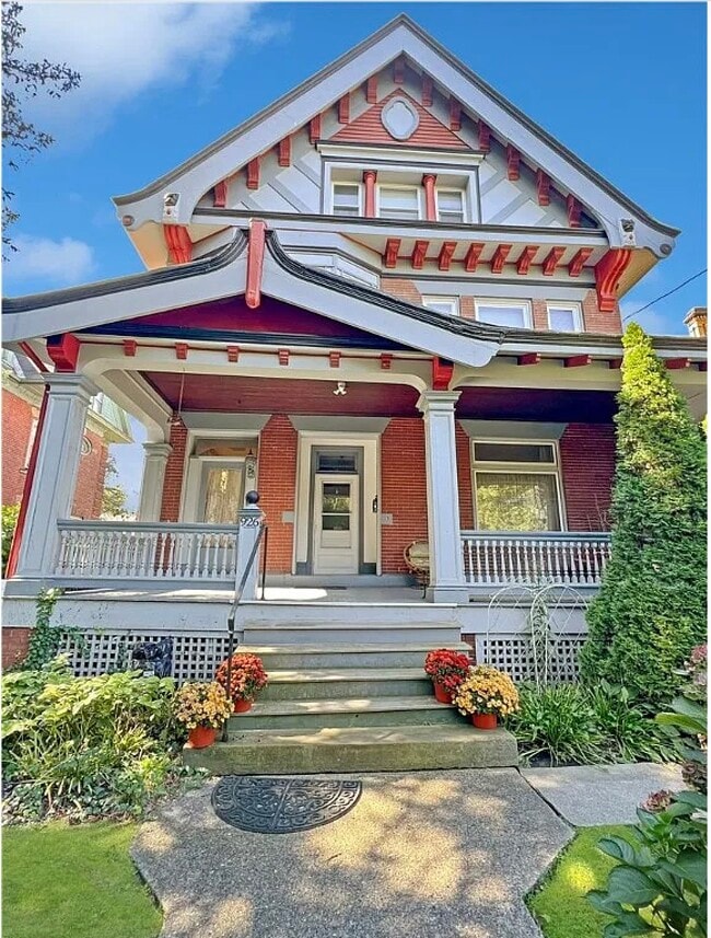 926 Savannah Ave, Unit #2 in Pittsburgh, PA - Foto de edificio - Building Photo