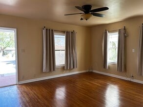 545 S Calle Santa Rosa in Palm Springs, CA - Foto de edificio - Building Photo