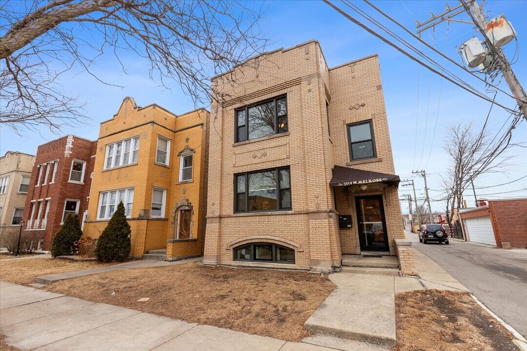 5614 W Melrose St, Unit 2 in Chicago, IL - Foto de edificio