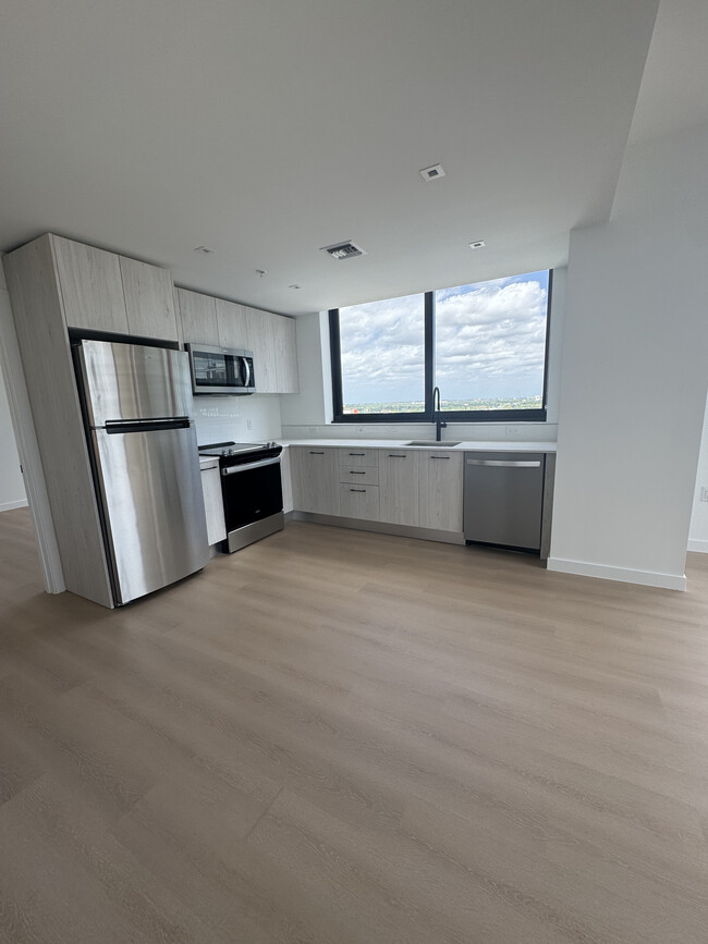 226 NW 33rd St, Unit B3 in Miami, FL - Building Photo - Building Photo