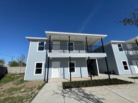 21 Dunlap St, Unit B in Brownsville, TX - Building Photo