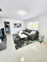 1030 NE 80th St in Miami, FL - Building Photo - Building Photo