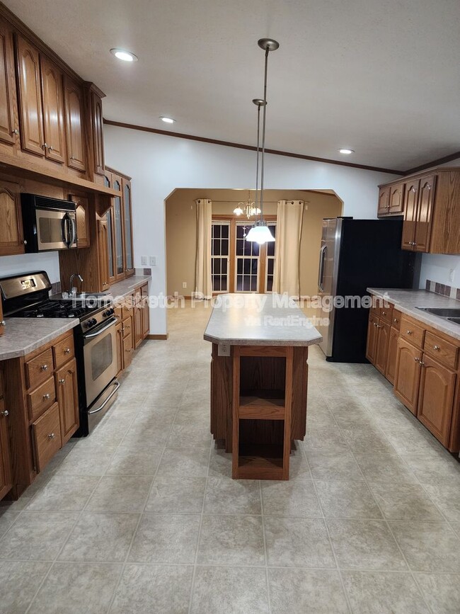 property at 946 Quiet Point Rd