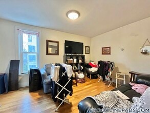 11 Leverett St in Brookline, MA - Building Photo - Building Photo