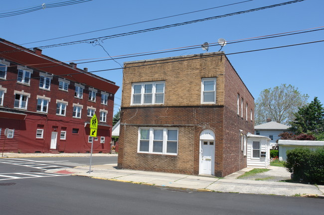 284 Hall Ave in Perth Amboy, NJ - Building Photo - Building Photo